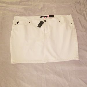 White denim skirt